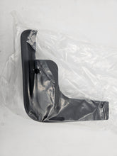 Load image into Gallery viewer, REAR MUD GUARD KIT | C8F46AK800
