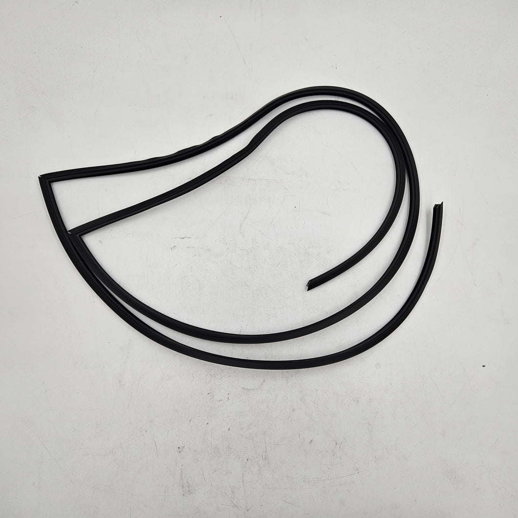 Mitsubishi MOULDING,WINDSHIELD | 6107A041