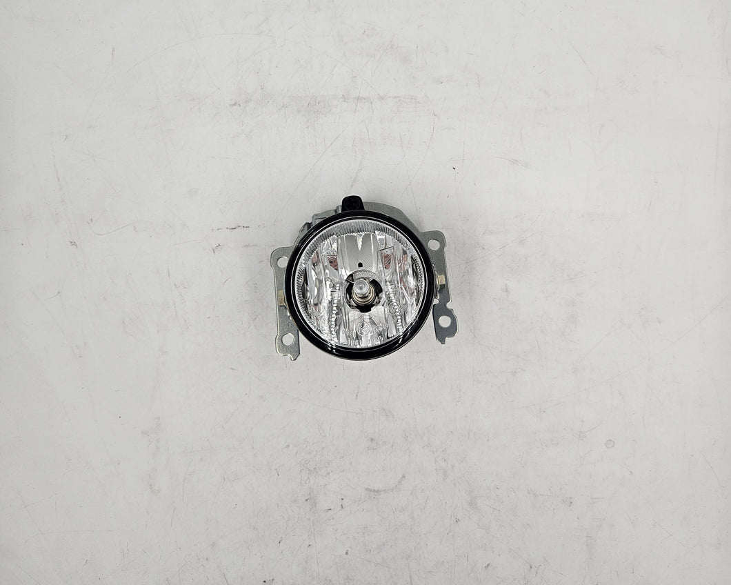 Mitsubishi LAMP ASSY,FOG,FR RH | 8321A669