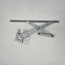 Load image into Gallery viewer, Mitsubishi REGULATOR,FR DOOR WINDOW,R | 5713A472
