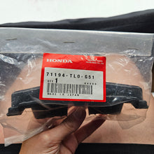 Load image into Gallery viewer, Honda Front Grille Bracket 71194-TL0-G51
