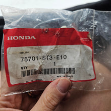 Load image into Gallery viewer, Honda Rear Centre Emblem 75701-ST3-E10

