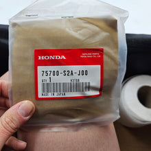 Load image into Gallery viewer, Honda Front Emblem 75700-S2A-J00
