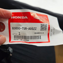 Load image into Gallery viewer, Honda Front Left Fender Bracket 60690-T5R-A00ZZ
