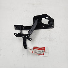 Load image into Gallery viewer, Honda Front Left Fender Bracket 60690-T5R-A00ZZ

