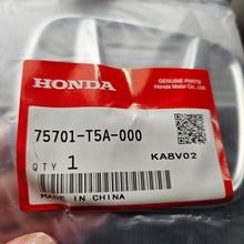 Load image into Gallery viewer, Honda Rear Emblem 75701-T5A-000
