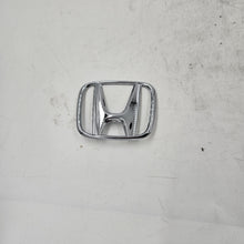 Load image into Gallery viewer, Honda Rear Emblem 75701-T5A-000
