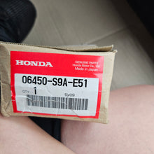 Load image into Gallery viewer, Honda Front Brake Pad Set 06450-S9A-E51
