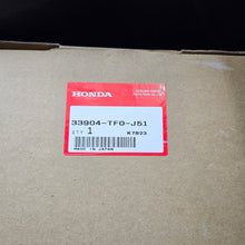 Load image into Gallery viewer, Honda Right Hand Fog Light Bracket 33904-TF0-J51
