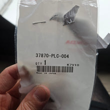 Load image into Gallery viewer, Honda Water Temperature Sensor Assembly 37870-PLC-004
