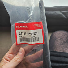 Load image into Gallery viewer, Honda Antenna Element 39151-S2H-E01
