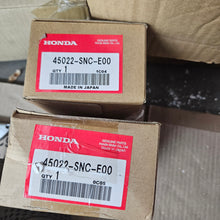 Load image into Gallery viewer, Honda Front Brake Pad Set 45022-SNC-E00
