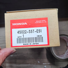 Load image into Gallery viewer, Honda Front Brake Pad Set 45022-S5T-E51
