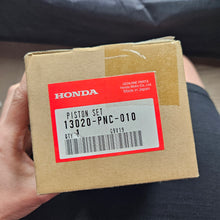 Load image into Gallery viewer, Honda Piston Set B 13020-PNC-010
