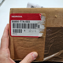 Load image into Gallery viewer, Honda Rubber Transmission Mounting Assembly 50850-T7A-003
