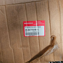 Load image into Gallery viewer, Honda Retractable Trailer Hitch 08L92-T1G-601A
