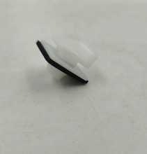 Load image into Gallery viewer, CLIP, SIDE SILL GARNISH U | 91514-SAA-003
